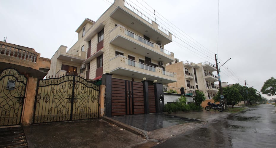 Hotel Staayy Inn, Gurgaon 5